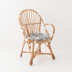 Fauteuil tout en osier César avec coussin coloris gris blanc