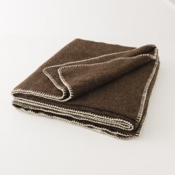 Plaid écologique en pure laine vierge Burel de pays sans colorant ou teinture artificielle.