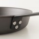 Poêle sauteuse en acier sans revêtement 30 cm détail du rivetage