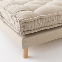Le sommier tapissier à lattes recouvertes pour lit 1 personne offre un confort ferme.