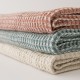 serviette lin lavé gaufré terracotta chiné, les trois coloris panachés