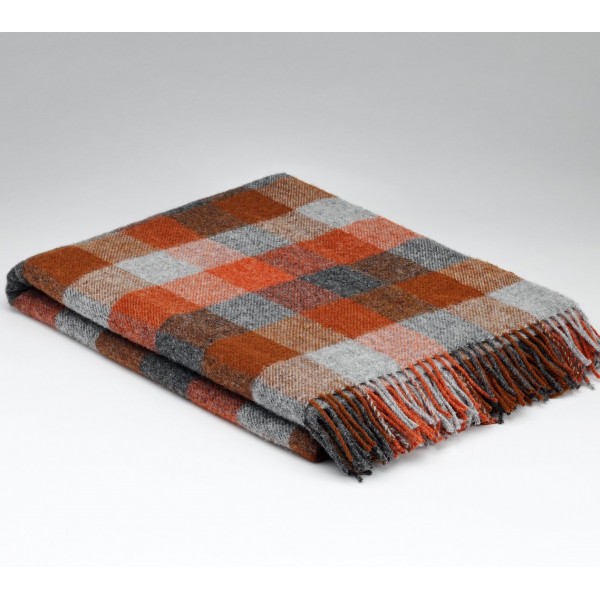 plaid laine arlequin rouge McNutt of Donegal