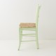 Chaise en paille vert tilleul de profil