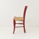 Chaise campagne paillée rouge de profil