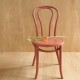 Chaise bistrot N°18 brique sur fond bois