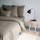 drap de lit plat 100% lin taupe en ambiance