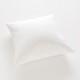 Cet oreiller 65x65 en duvet et plumettes (50%-50%) assure un confort moelleux.