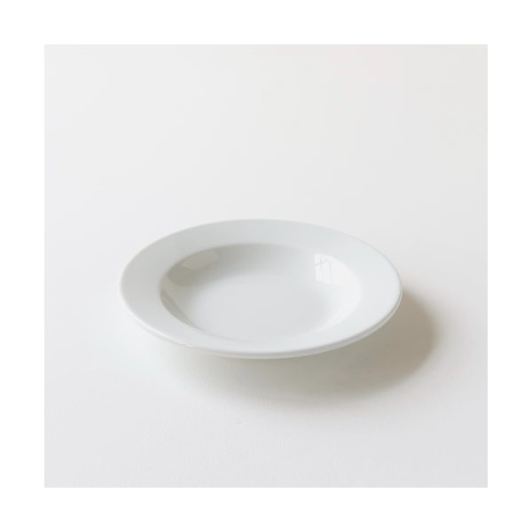 Assiette creuse de brasserie en porcelaine blanche qualité hôtelière.