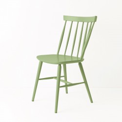 Chaise scandinave vert amande