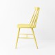 Chaise scandinave jaune de profil