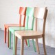 Chaise Filby orange coordonné avec le vert pistache ey le naturel