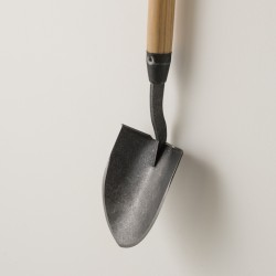 mini pelle manche 75 cm de chez Dewit