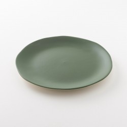 assiette L en grès coloris cresson de chez Jars Céramistes