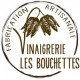 le Vinaigre de vin blanc Coteaux de L'Aubance AOC est produit artisanalement par la Vinaigrerie Les Bouchettes