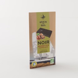 Chocolat noir bio à 62% de cacao et aux noisettes de chez Grain de Sail en tablette de 100 g