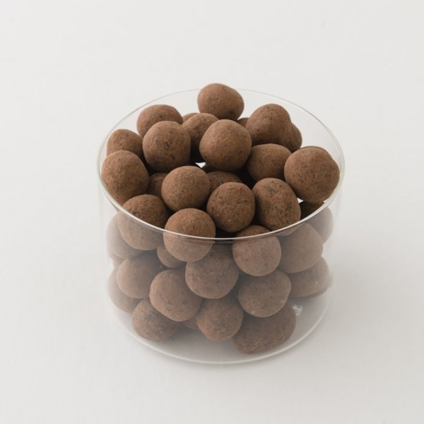 Noisettes décortiquées enrobées de chocolats noir Damiano détail